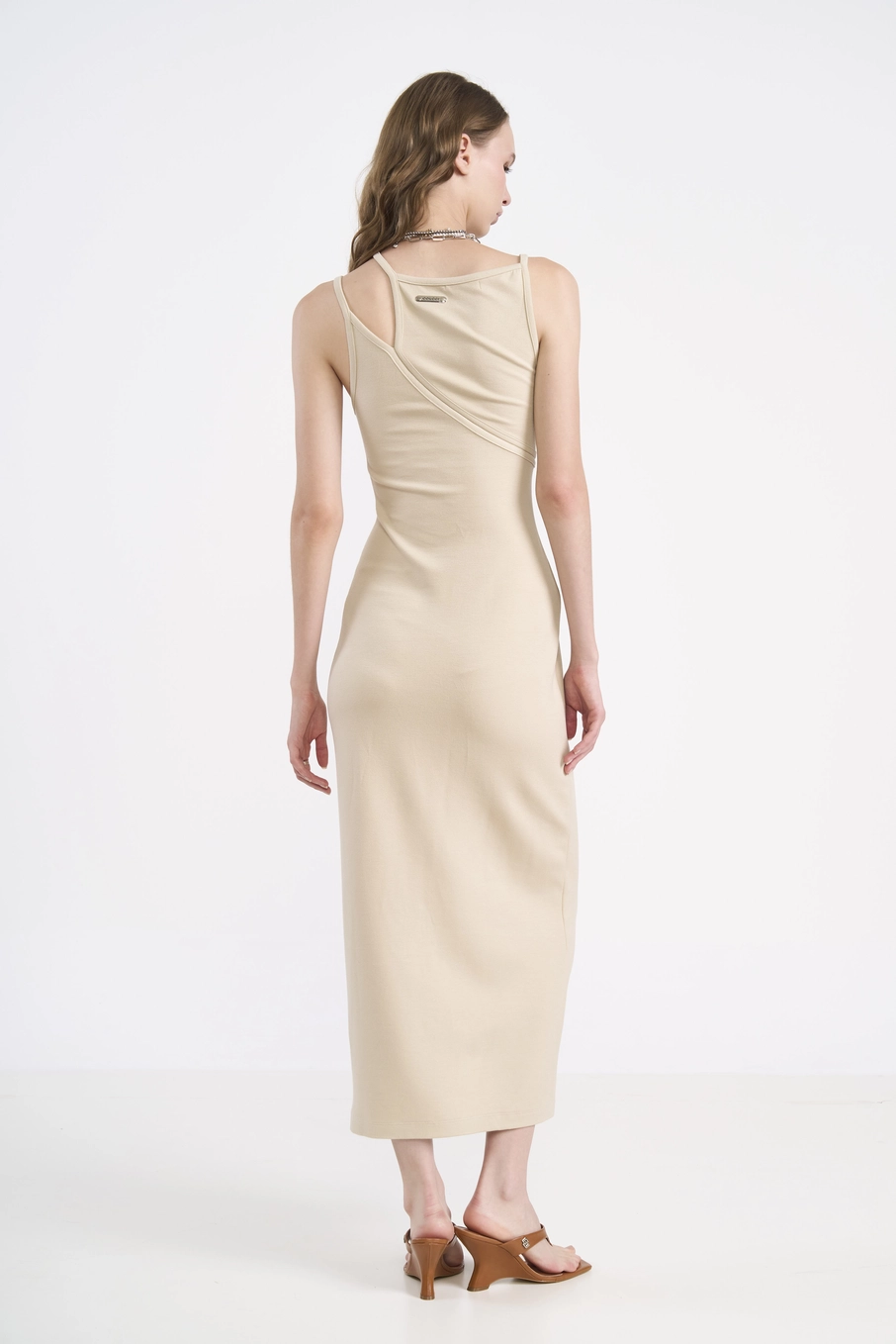 Vestido Midi Design Escultural Bege
