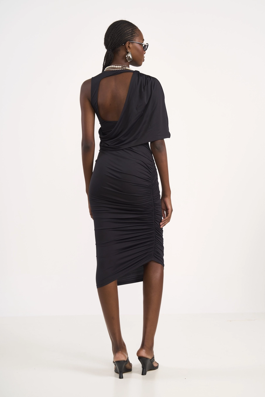 Vestido Midi Escultural Assimétrico Preto