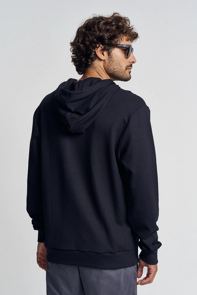 Blusão Masculino Com Capuz E Detalhe Frontal
