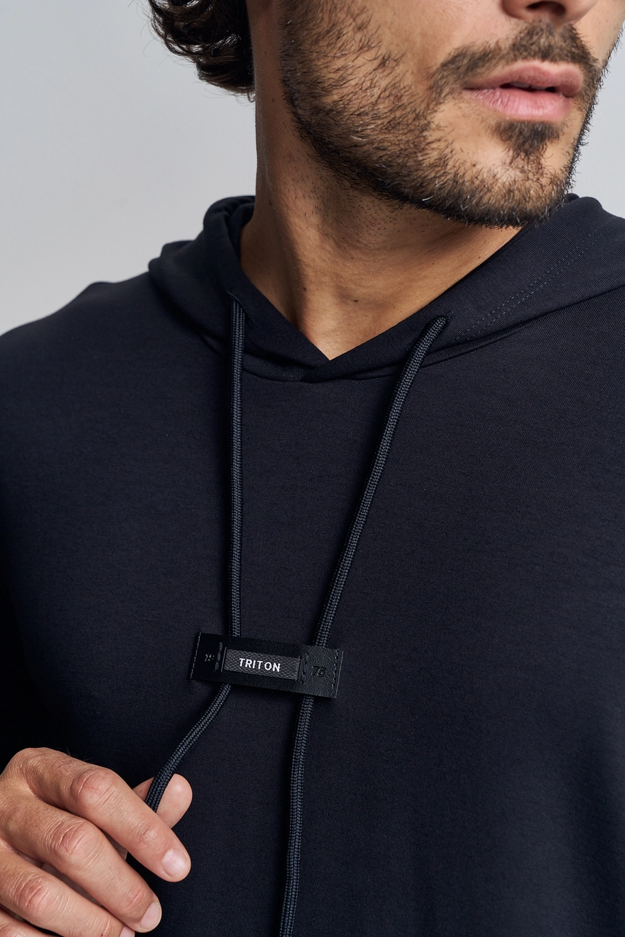 Blusão Masculino Com Capuz E Detalhe Frontal Preto 3
