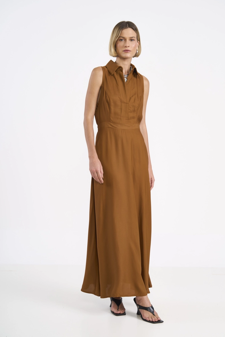 Vestido Longo Evasê Com Cintura Marcada