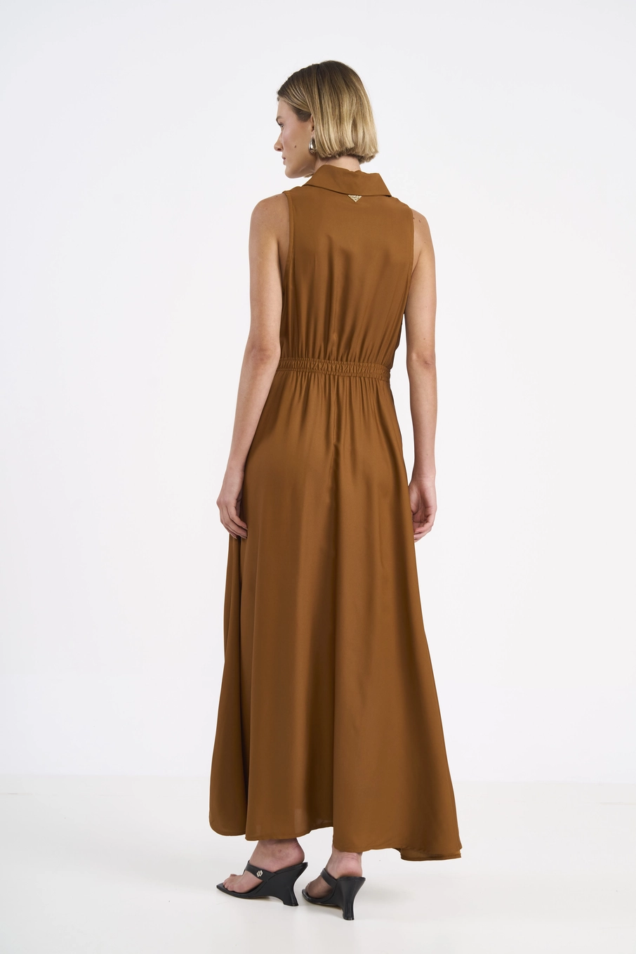 Vestido Longo Evasê Com Cintura Marcada Marrom