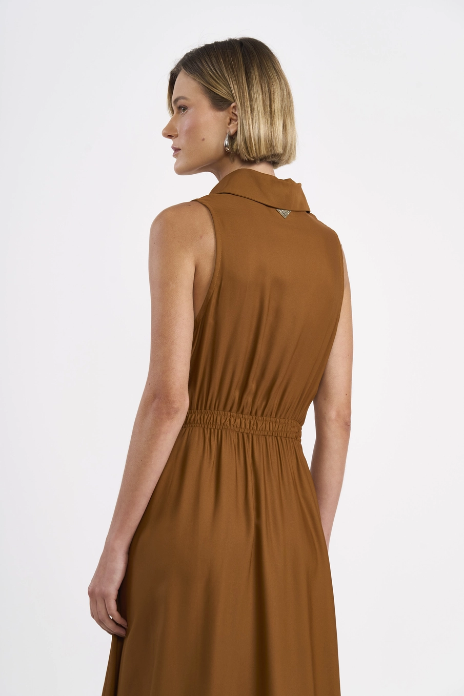 Vestido Longo Evasê Com Cintura Marcada Marrom