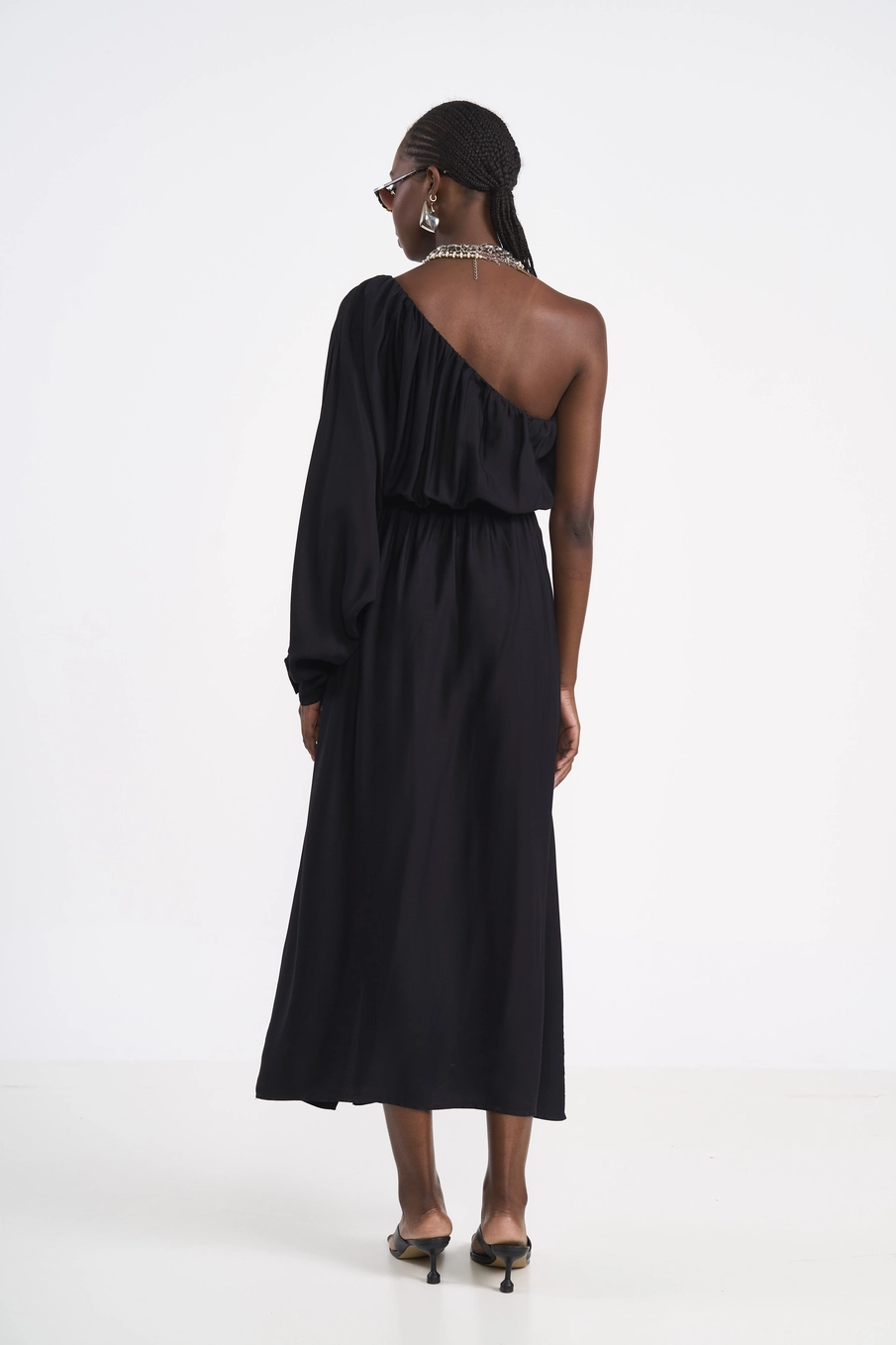 Vestido Midi Um Ombro Só Preto