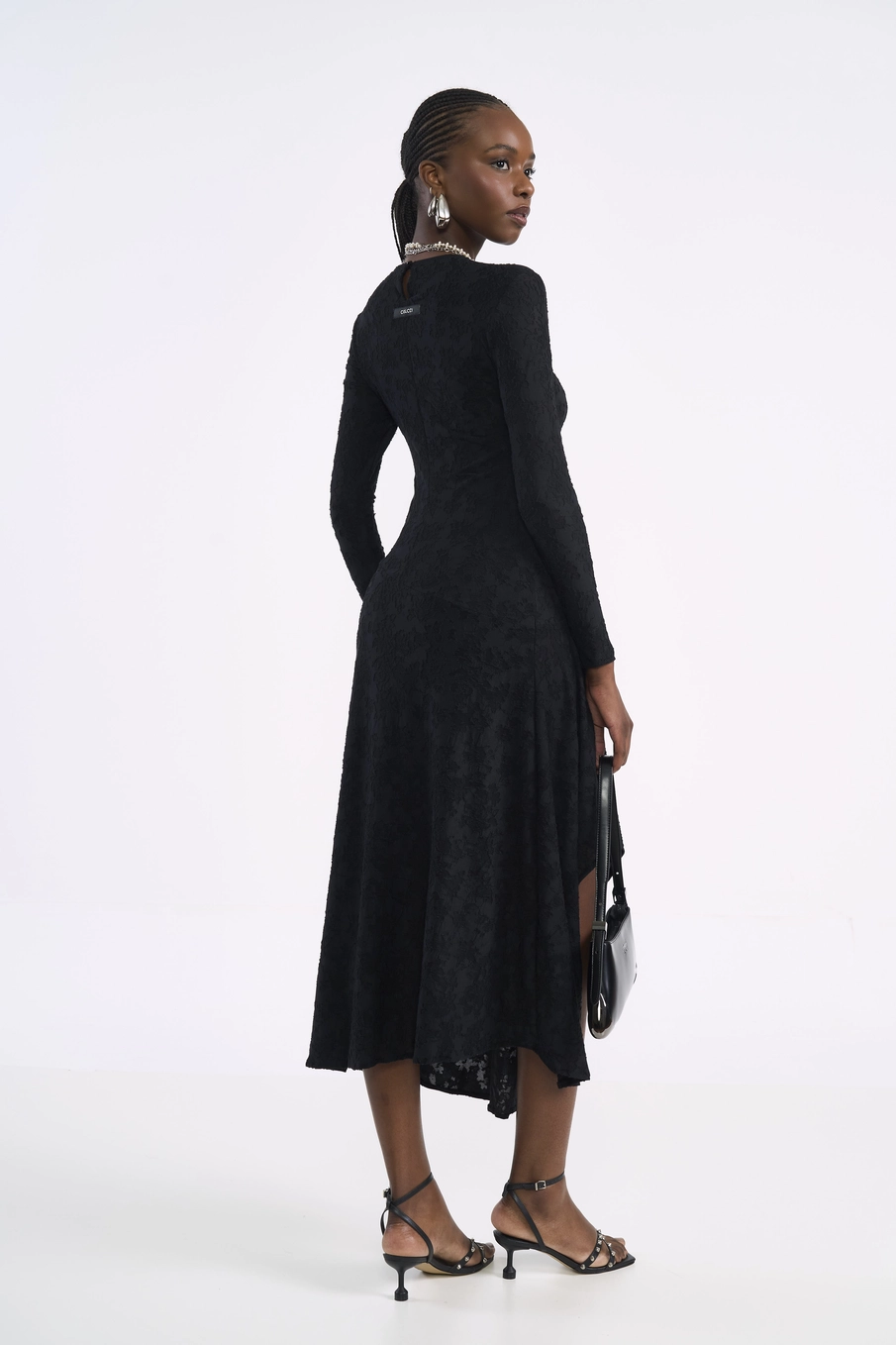 Vestido Midi Em Malha Rendada E Barra Com Fenda Preto