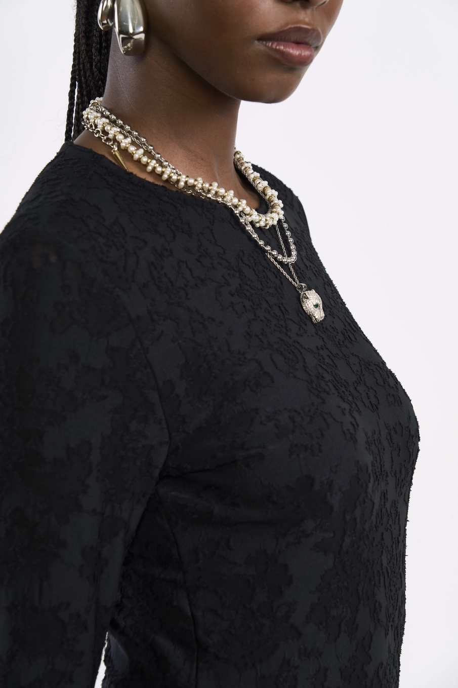 Vestido Midi Em Malha Rendada E Barra Com Fenda Preto