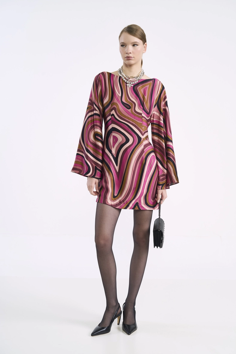 Vestido Curto Estampado Mangas Flare