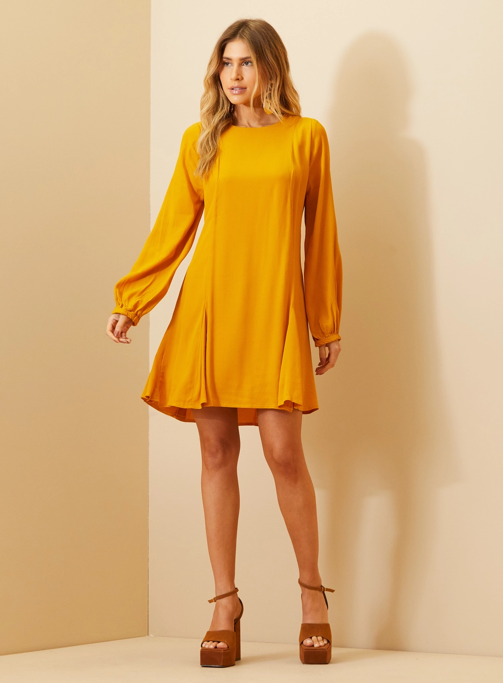 Vestido Feminino Curto Manga Longa Com Recortes Amarelo Sunray 3