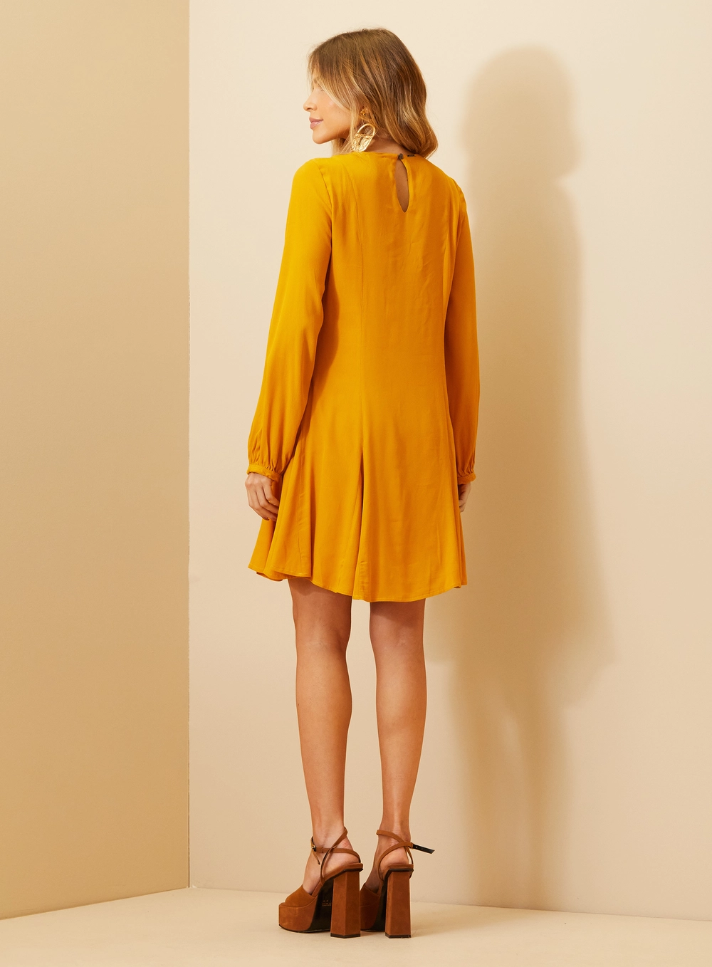 Vestido Feminino Curto Manga Longa Com Recortes Amarelo Sunray 7