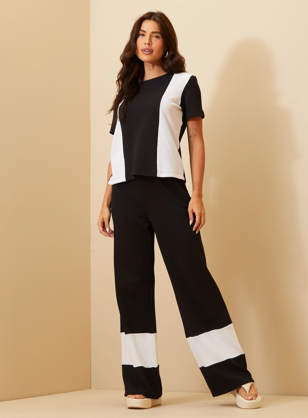 Camiseta Feminina Contrastante - Comfort Fashion Preto 4