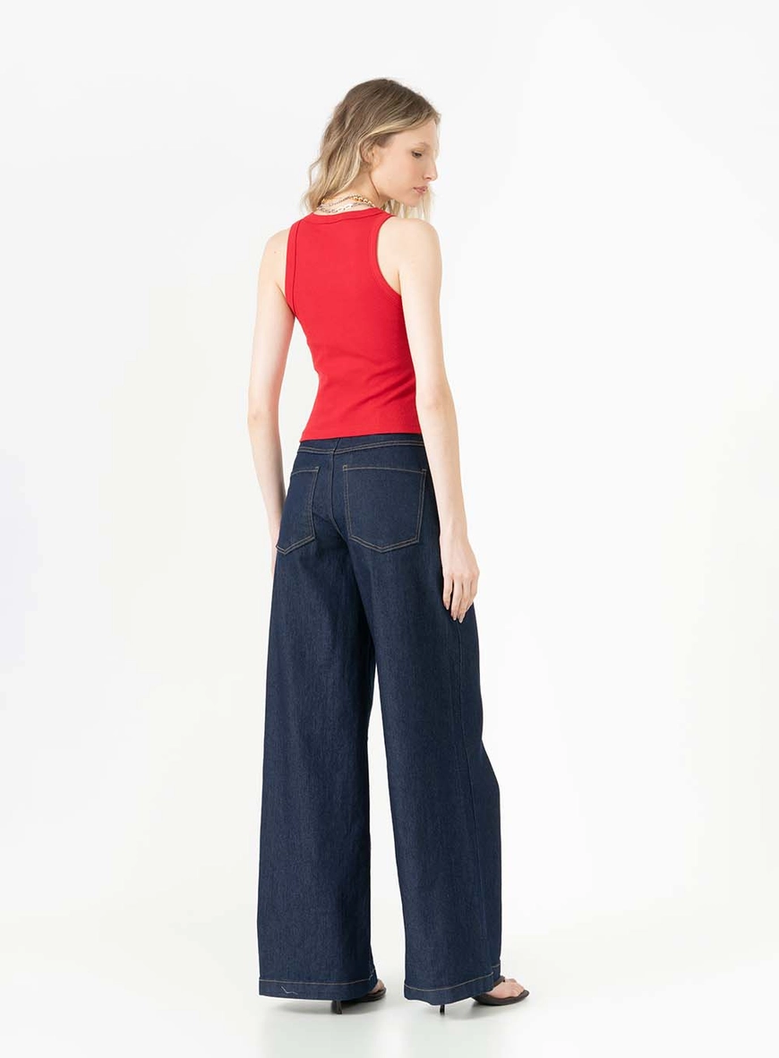 Regata Slim Canelada Com Detalhe Métalico Vermelho 4