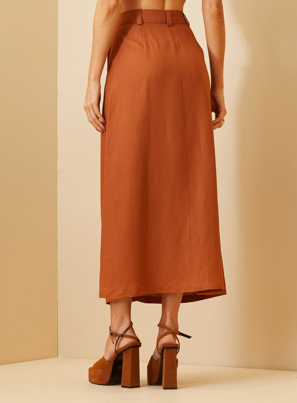 Saia Midi Com Fenda Discreta - Alfaiataria Marrom 4