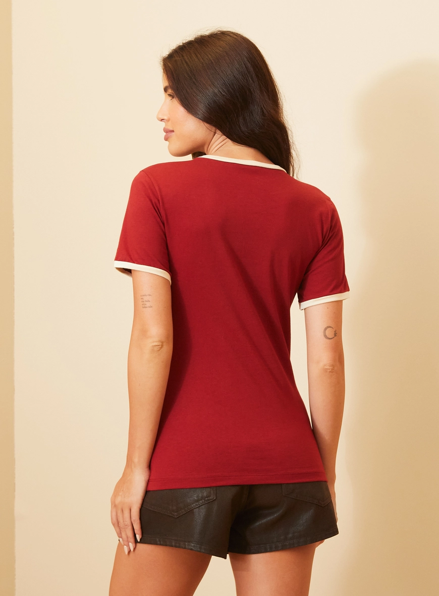 Camiseta Feminina Com Bordado Central - Slim Vermelho 2