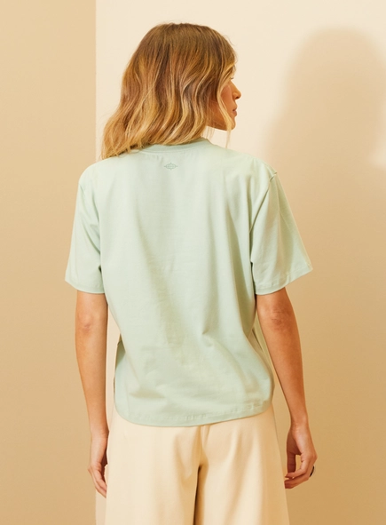 Camiseta Feminina Com Estampa Central