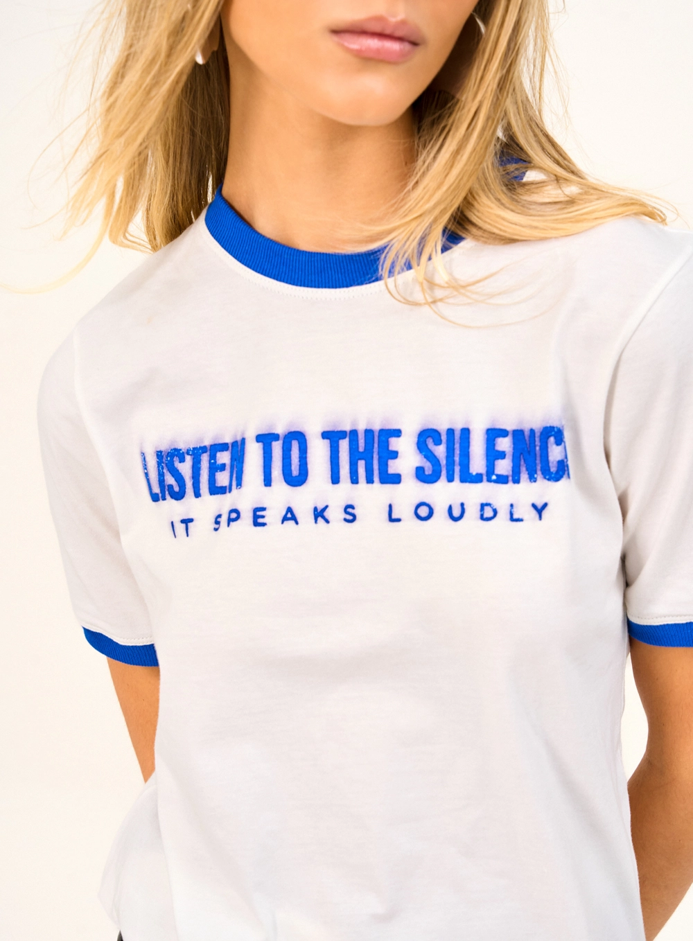 Camiseta Feminina Com Estampa Frontal Branco 3