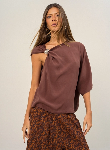 Blusa Feminina Assimétrica Manga Única