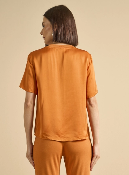 Camiseta Feminina Reta Acetinada