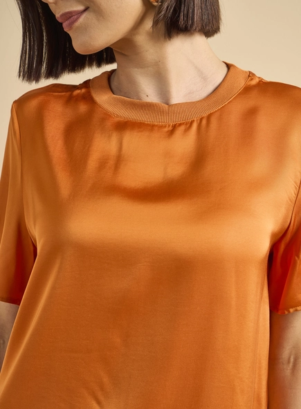 Camiseta Feminina Reta Acetinada