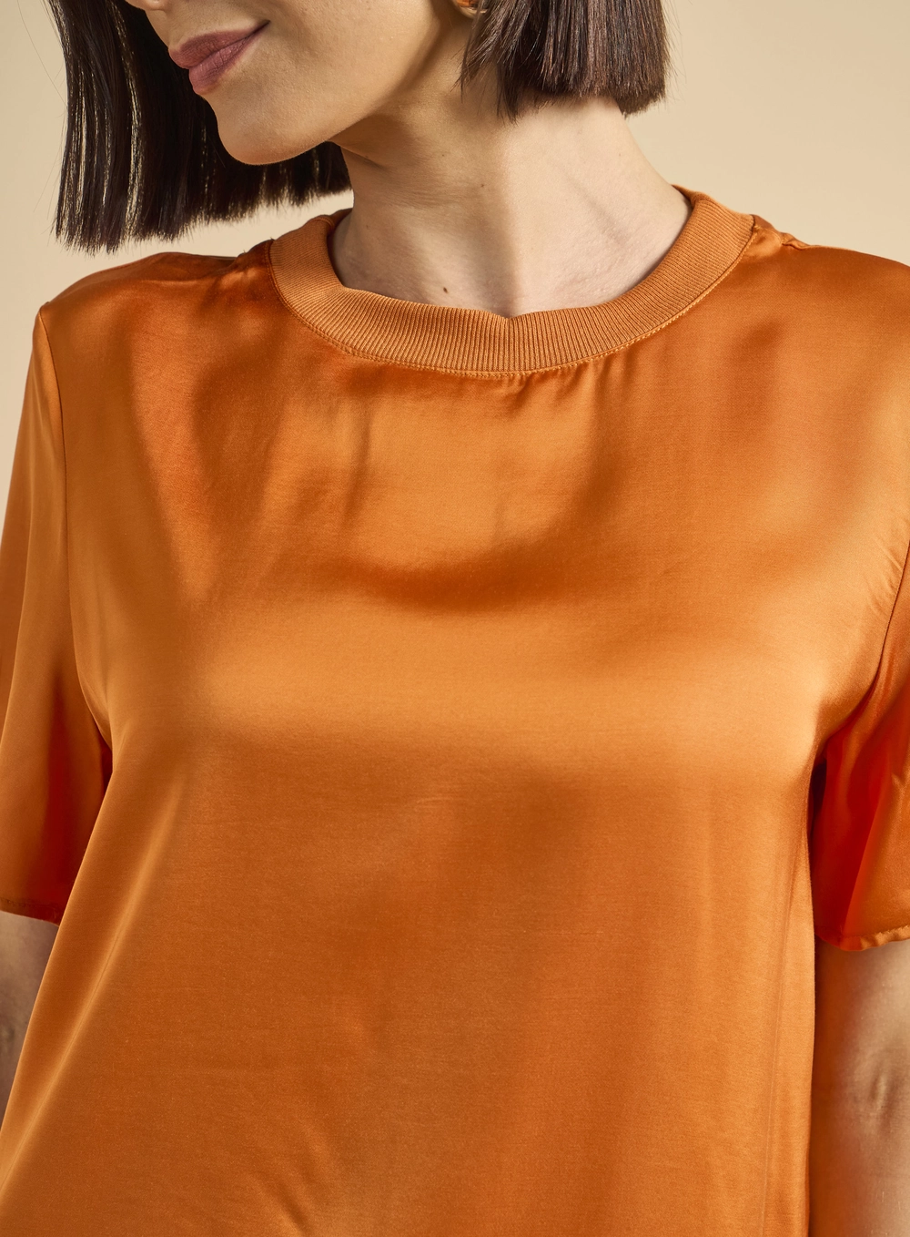 Camiseta Feminina Reta Acetinada Laranja 4