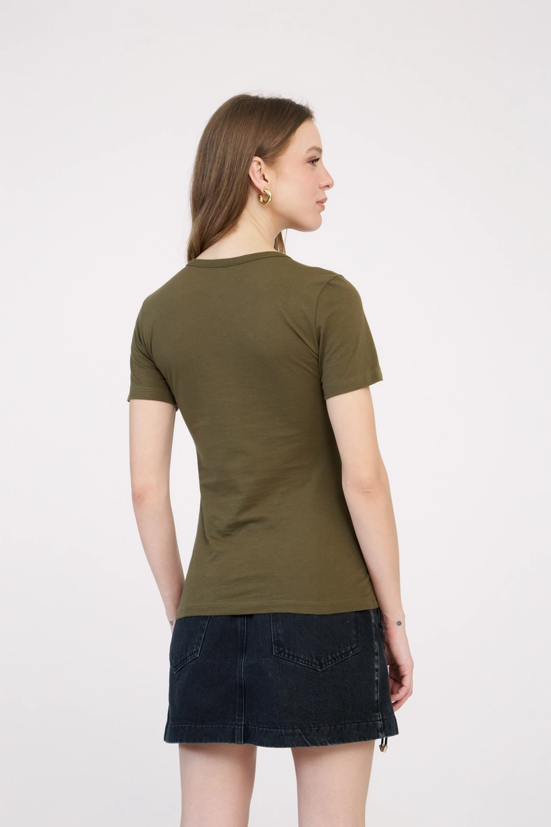 Camiseta Feminina Slim Com Aplicação Verde 2