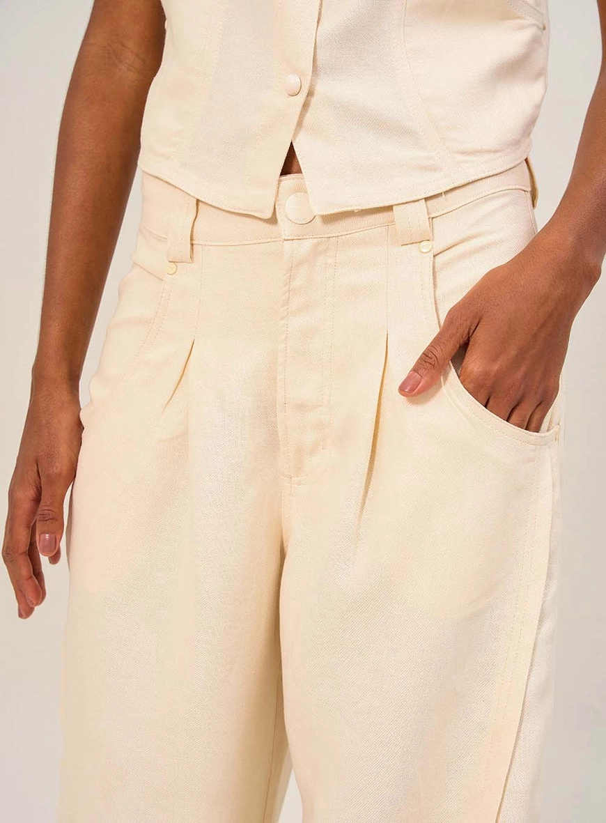 Calça Feminina Com Pregas Frontais Bege 3