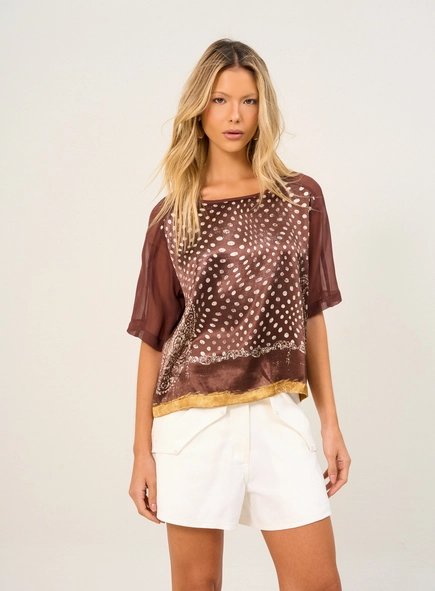 Camiseta Feminina Com Estampa Frontal