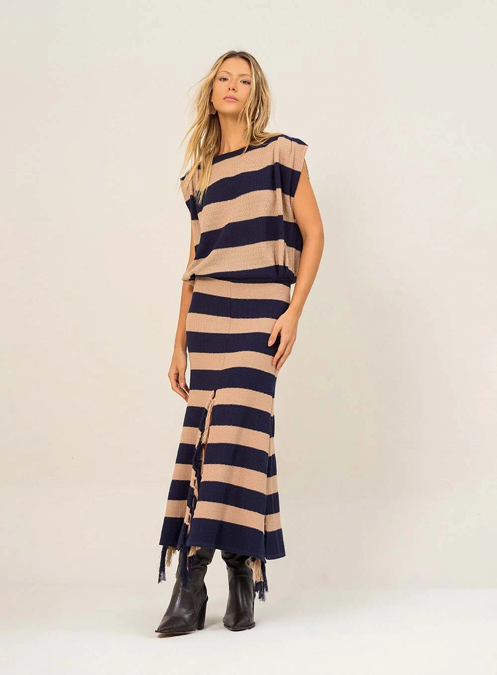 Vestido Listrado Com Fenda Estampados 4