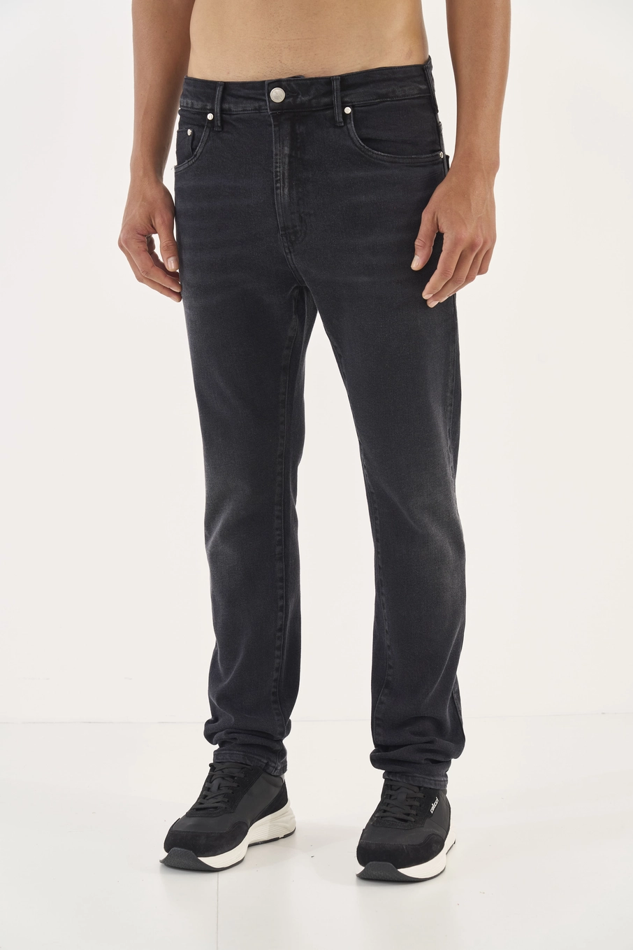 Calça Jeans Slim Italo Lavagem Escura Indigo Preto