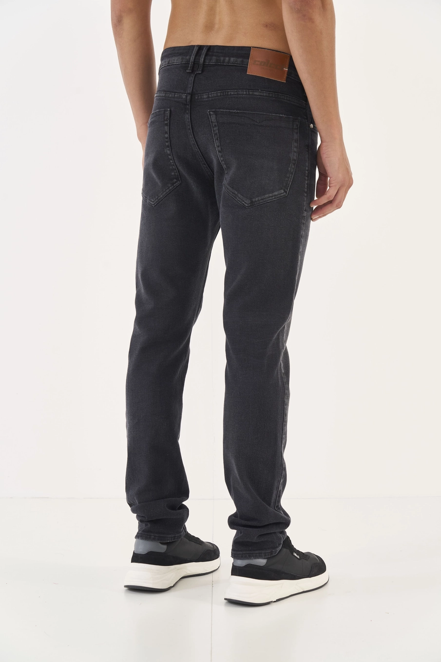 Calça Jeans Slim Italo Lavagem Escura Indigo Preto