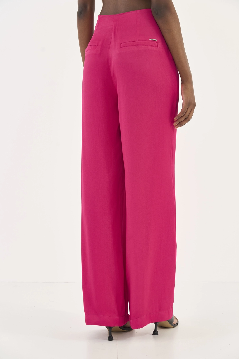 Calça Pantalona Joana Alfaiataria Rosa Timeless