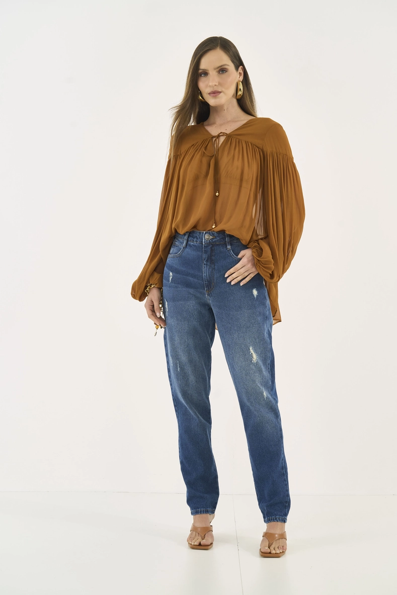 Calça Jeans Mom Com Detalhes Destroyed