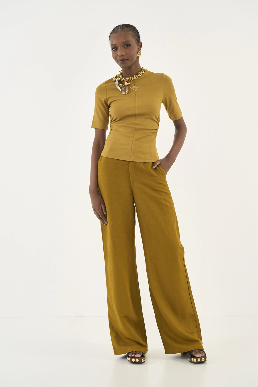 Calça Alfaiataria Wide Leg Com Linho Marrom