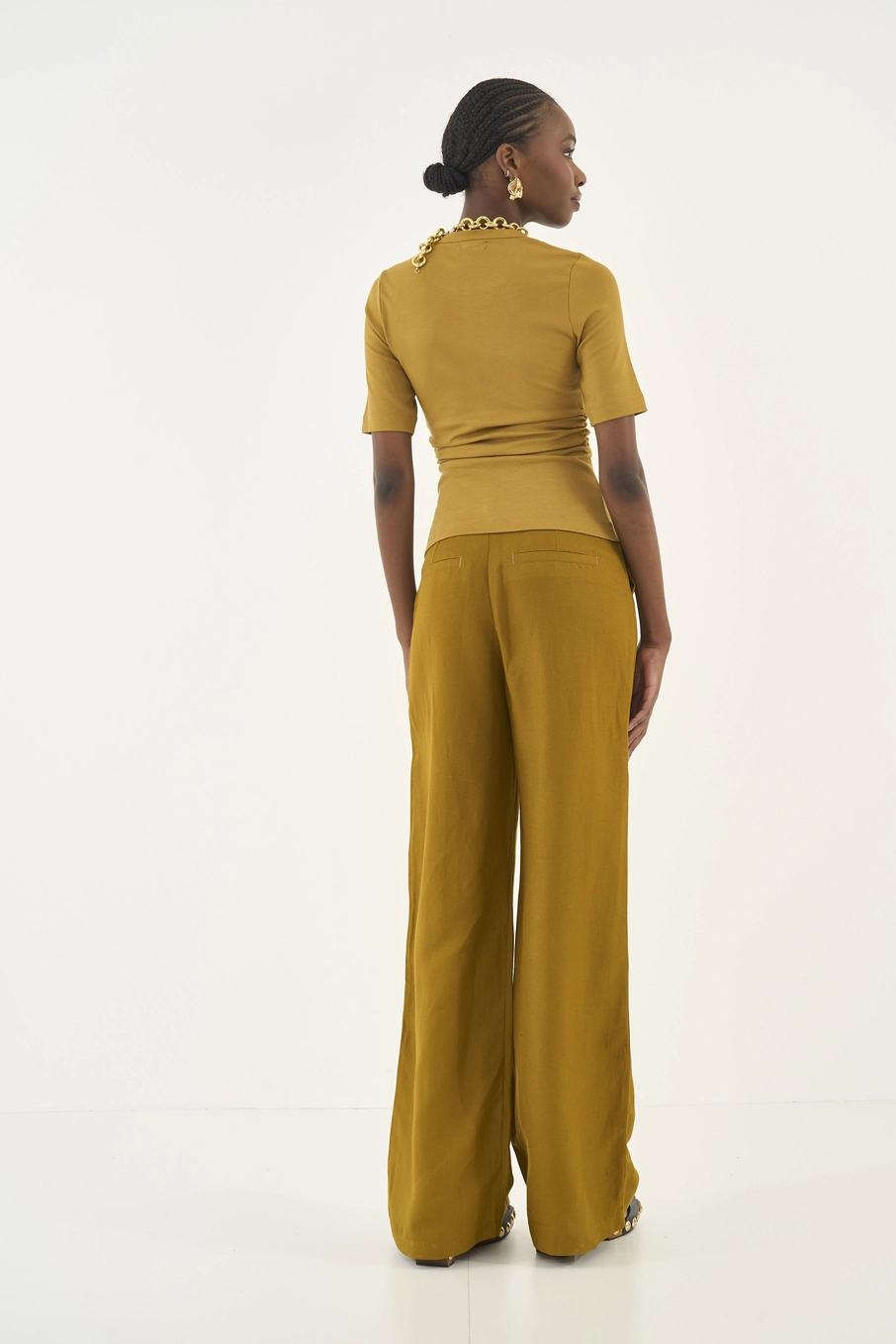 Calça Alfaiataria Wide Leg Com Linho Marrom