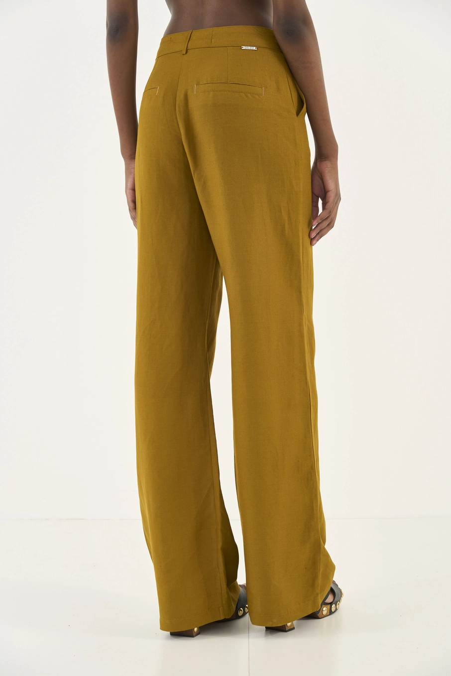 Calça Alfaiataria Wide Leg Com Linho Marrom