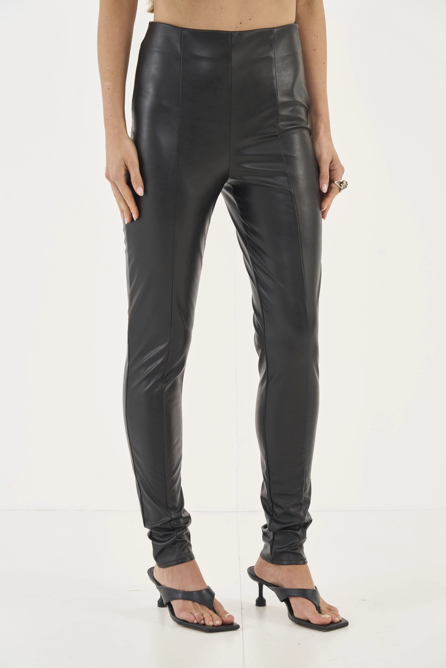 Calça Slim Resinada Preto