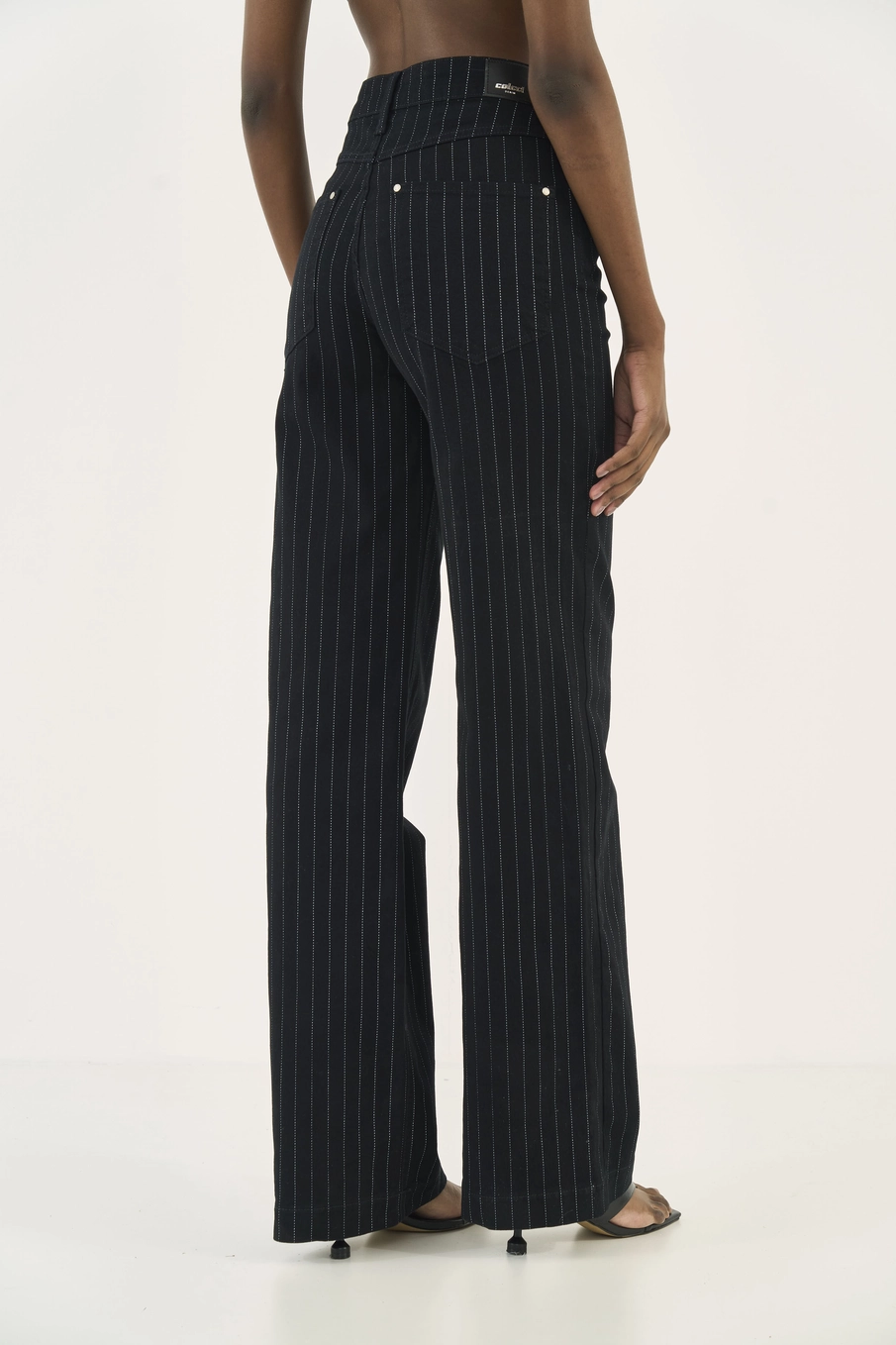 Calça Em Sarja Listrada Juliette Wide Leg Preto