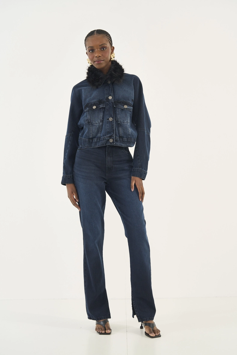 Calça Jeans Kendall Reta Com Fenda Na Barra