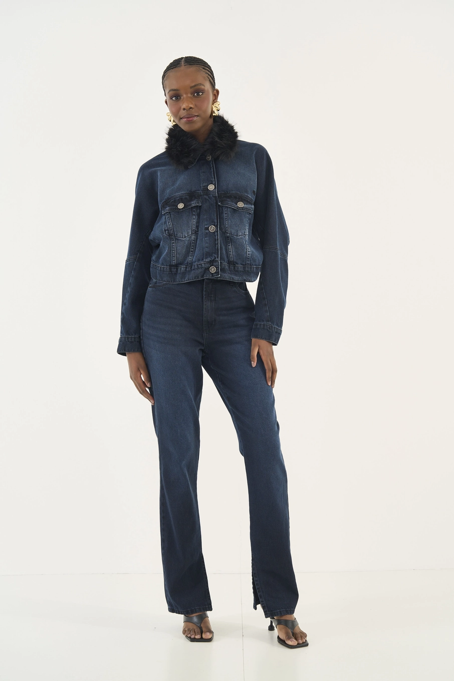Calça Jeans Kendall Reta Com Fenda Na Barra Índigo