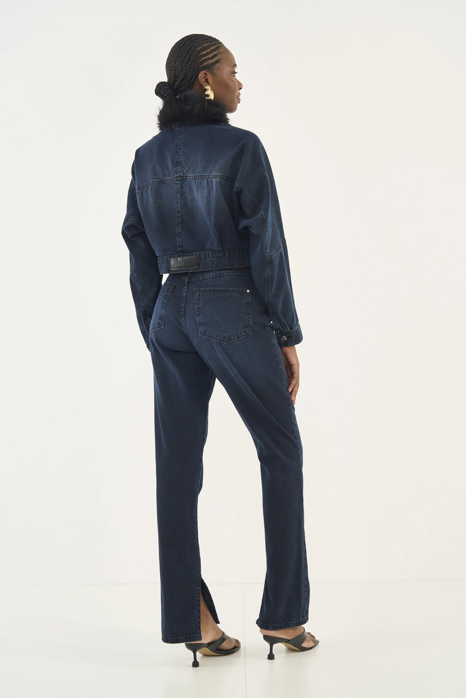 Calça Jeans Kendall Reta Com Fenda Na Barra Índigo