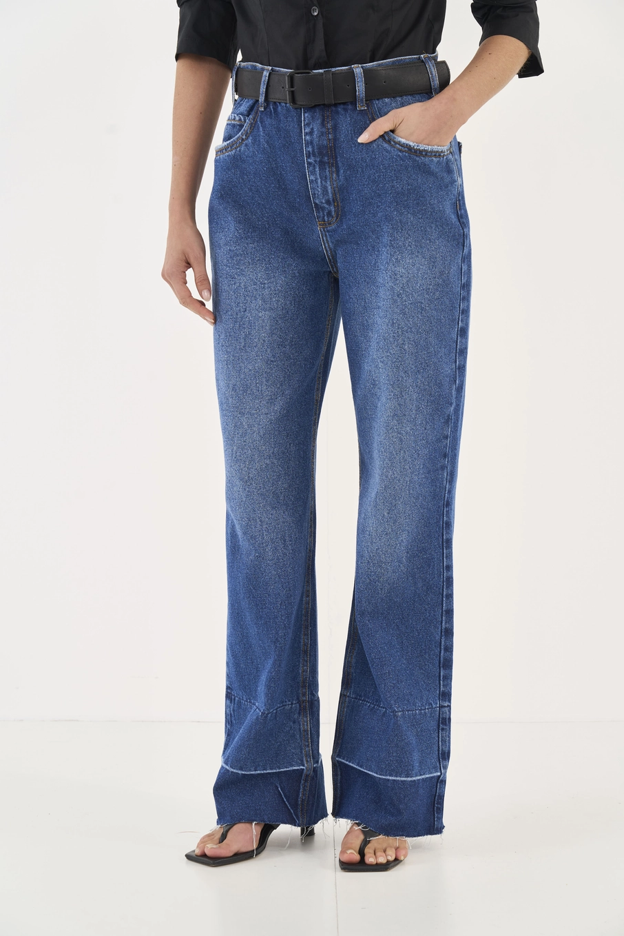 Calça Jeans Leoni Wide Leg Com Cinto Índigo
