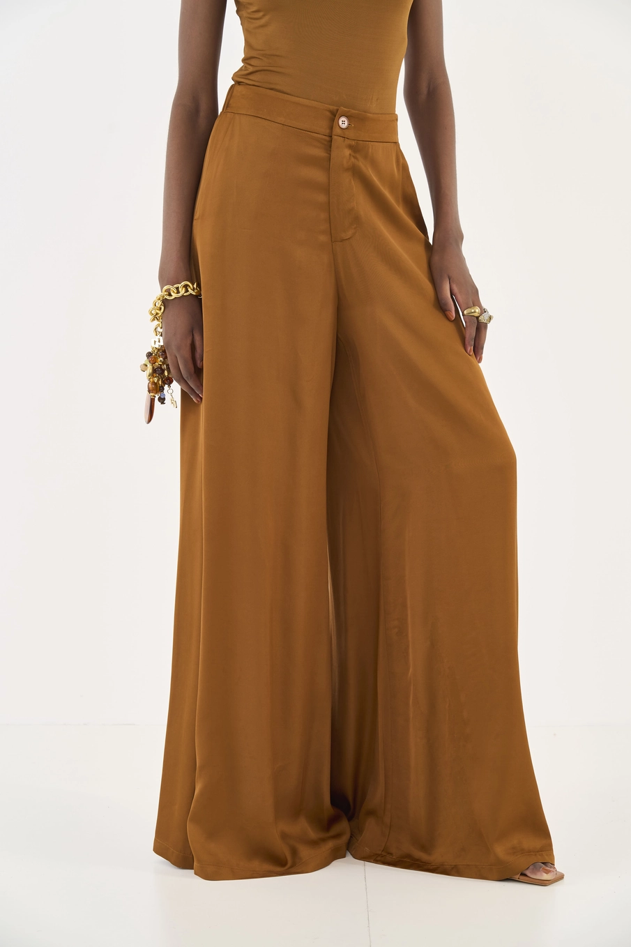 Calça Palazzo Pantalona Acetinada Marrom