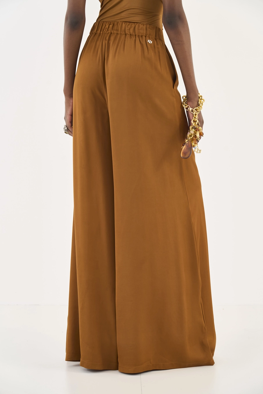 Calça Palazzo Pantalona Acetinada Marrom