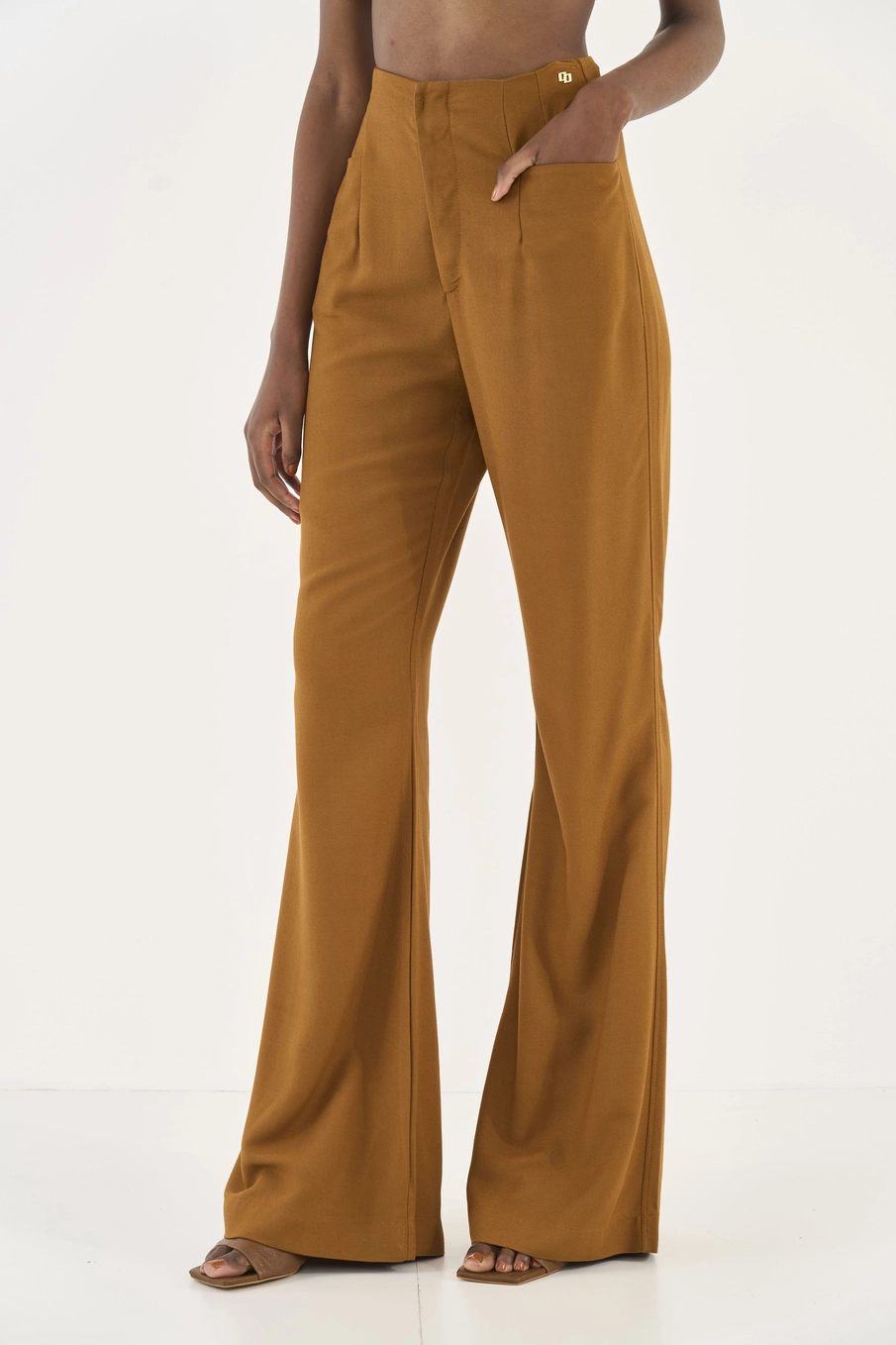 Calça Alfaiataria Flare Marrom