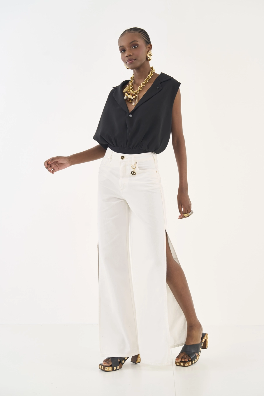 Calça Em Sarja Juliette Wide Leg Com Vazado Off Shell