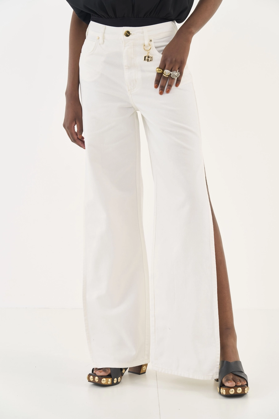 Calça Em Sarja Juliette Wide Leg Com Vazado Off Shell