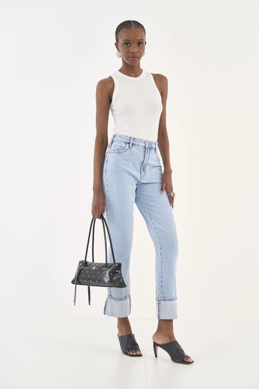 Calça Jeans Kendall Mom Barra Com Aplicação Índigo