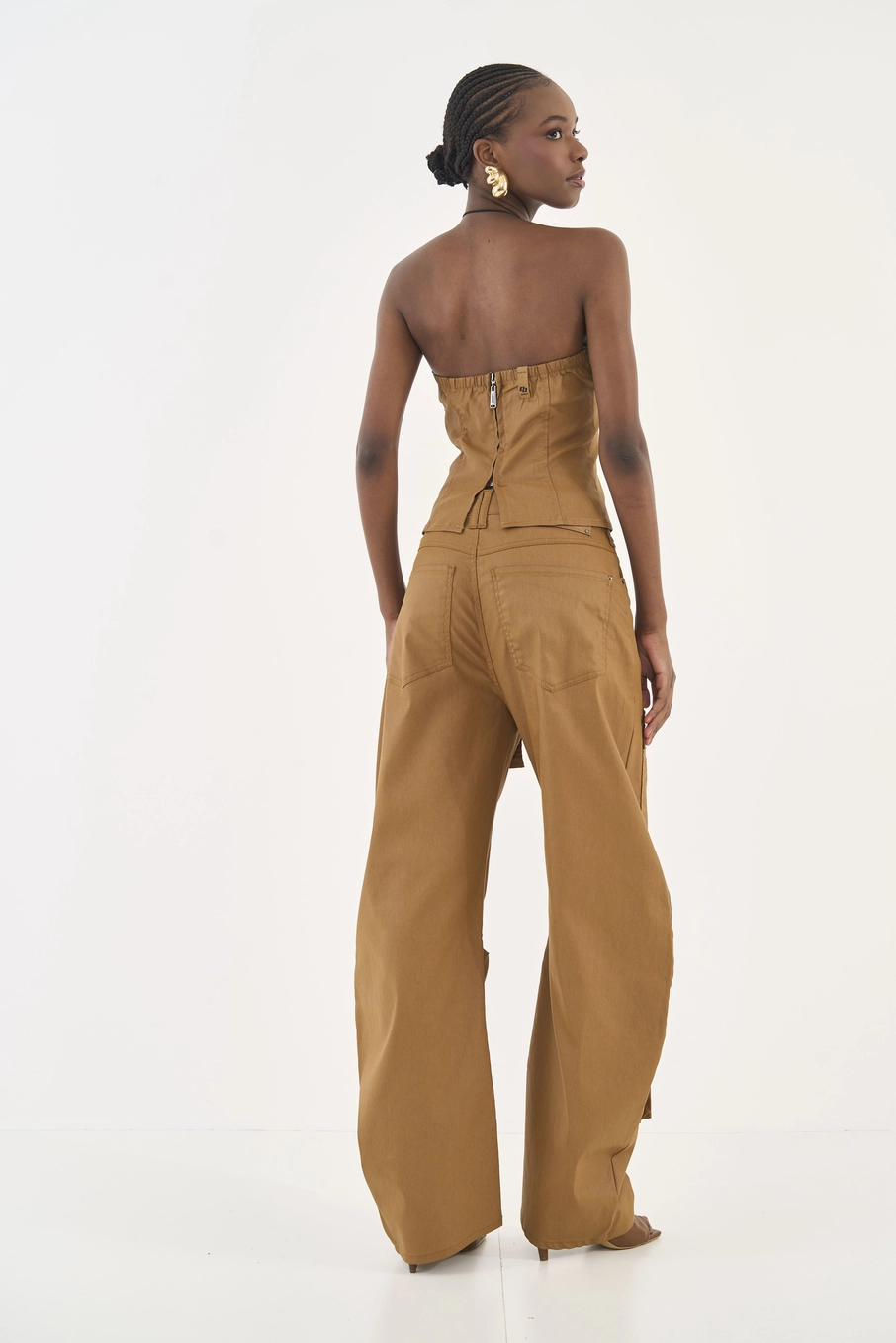 Calça Barril Leoni Resinada Marrom