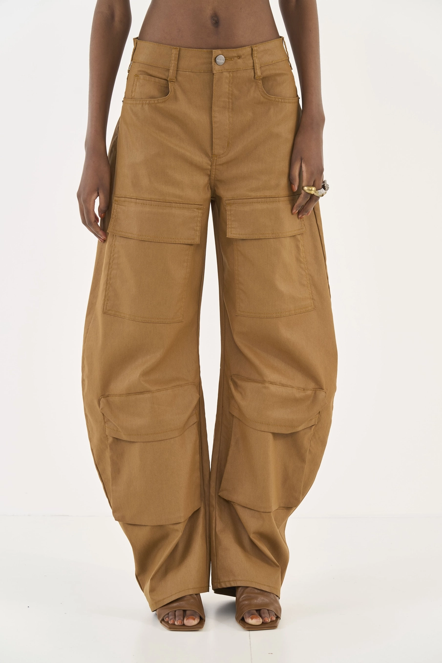 Calça Barril Leoni Resinada Marrom