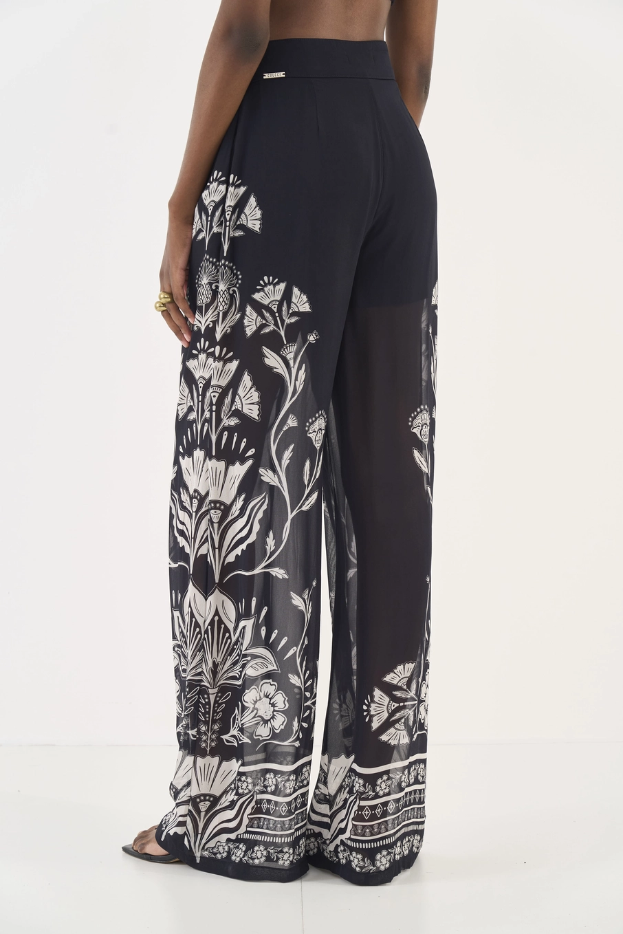 Calça Pantalona Estampada Com Transparência Estampados
