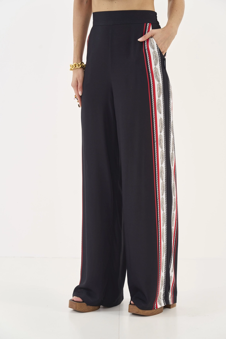 Calça Pantalona Com Estampa Lateral Preto